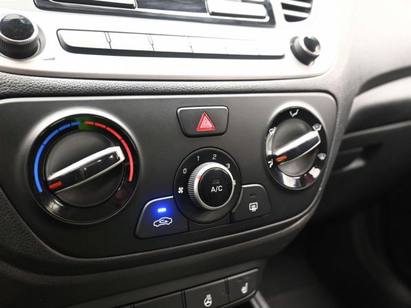 Hyundai Solaris II с пробегом 2018 года, цена 1 499 900 рублей, 94300 км, седан, Автокод Объявления
