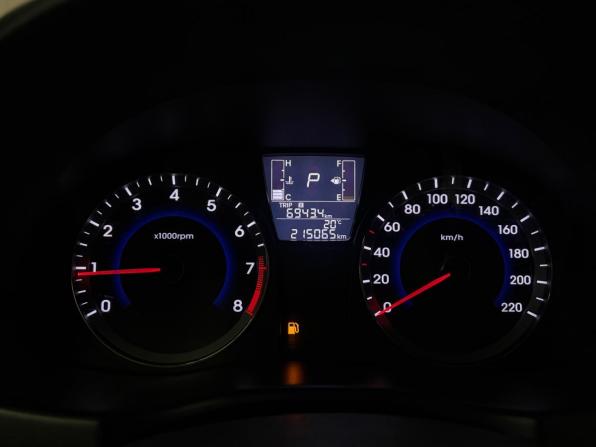 Hyundai Solaris I Рестайлинг с пробегом 2016 года, цена 997 000 рублей, 215000 км, седан, Автокод Объявления