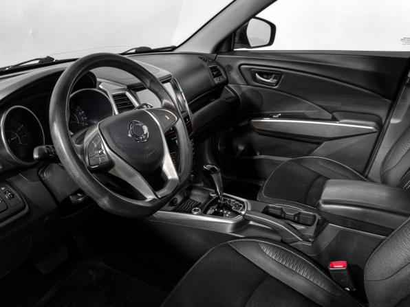 SsangYong Tivoli I с пробегом 2016 года, цена 1 095 000 рублей, 174648 км, внедорожник, Автокод Объявления