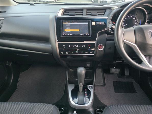 Honda Fit III Рестайлинг с пробегом 2018 года, цена 1 070 000 рублей, 109565 км, хэтчбек, Автокод Объявления