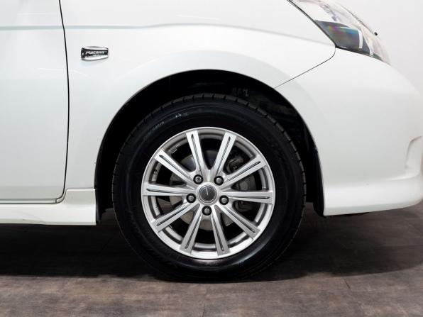 Toyota ISis I Рестайлинг с пробегом 2011 года, цена 1 245 000 рублей, 120000 км, компактвэн, Автокод Объявления