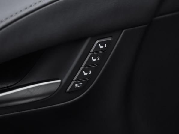 Lexus LX III Рестайлинг 2 с пробегом 2016 года, цена 6 499 000 рублей, 239708 км, внедорожник, Автокод Объявления