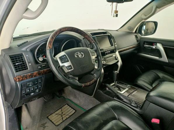 Toyota Land Cruiser 200 Series Рестайлинг 1 с пробегом 2013 года, цена 3 699 000 рублей, 221000 км, внедорожник, Автокод Объявления