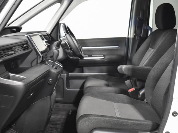 Honda Stepwgn V Рестайлинг с пробегом 2018 года, цена 2 957 500 рублей, 86000 км, минивэн, Автокод Объявления