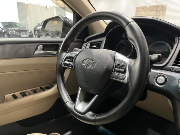 Hyundai Sonata VII (LF) Рестайлинг с пробегом 2017 года, цена 1 595 000 рублей, 94803 км, седан, Автокод Объявления