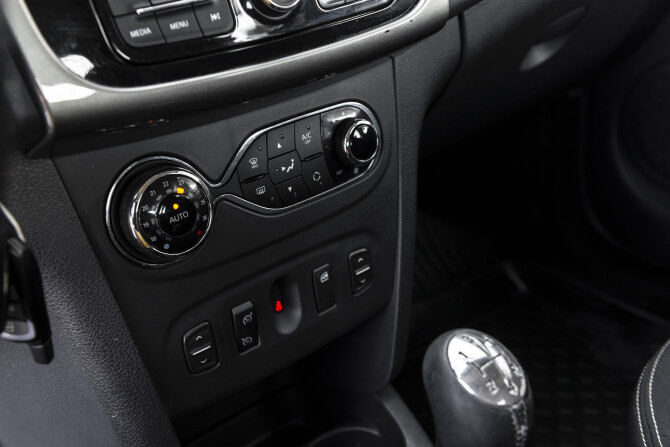 Renault Sandero II с пробегом 2016 года, цена 877 000 рублей, 130000 км, хэтчбек, Автокод Объявления
