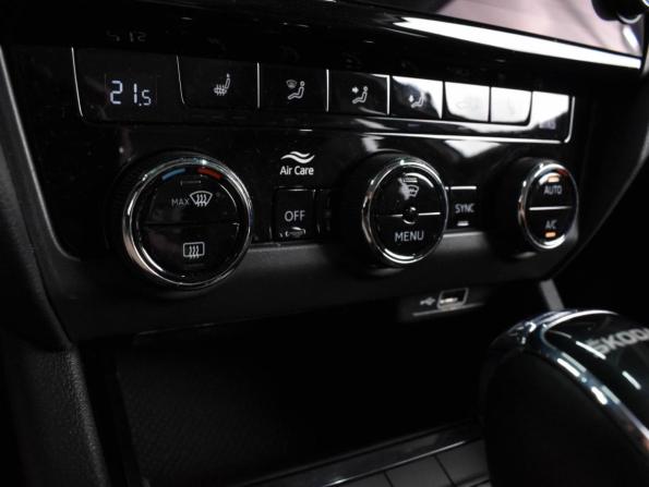 Skoda Octavia III (A7) Рестайлинг с пробегом 2020 года, цена 2 299 000 рублей, 22487 км, лифтбек, Автокод Объявления