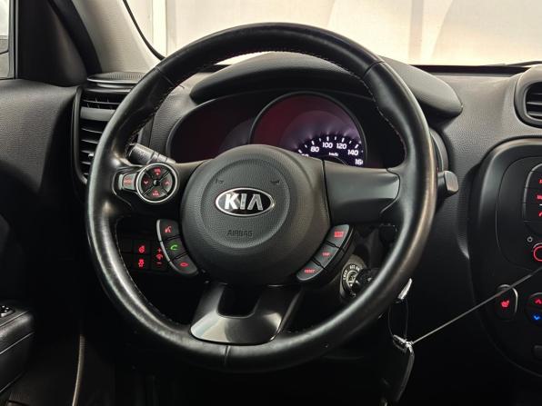 Kia Soul II Рестайлинг с пробегом 2018 года, цена 1 279 000 рублей, 231000 км, хэтчбек, Автокод Объявления