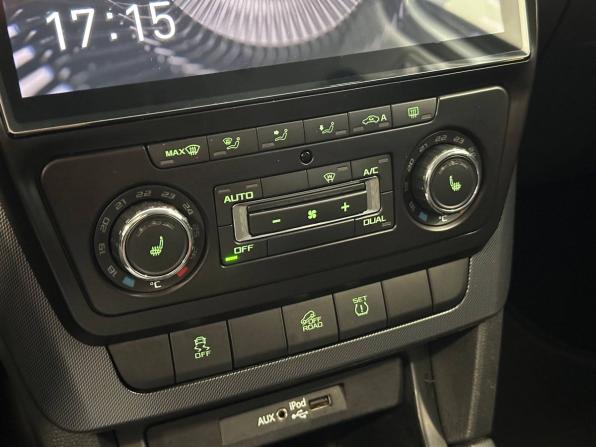Skoda Yeti I Рестайлинг с пробегом 2015 года, цена 1 045 000 рублей, 212259 км, внедорожник, Автокод Объявления