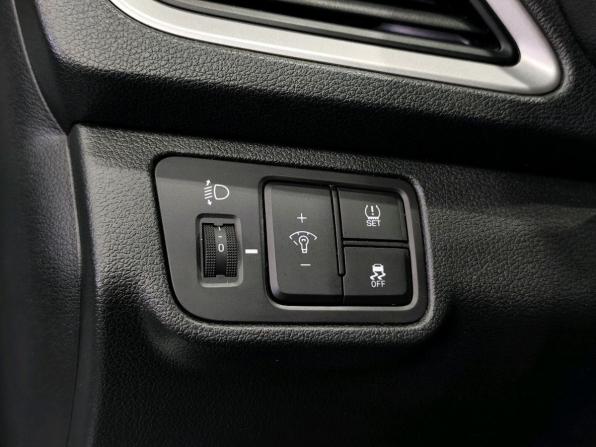 Hyundai Solaris II с пробегом 2018 года, цена 1 330 000 рублей, 127448 км, седан, Автокод Объявления