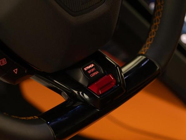 Lamborghini Huracán I Рестайлинг с пробегом 2022 года, цена 27 696 900 рублей, 2539 км, купе, Автокод Объявления