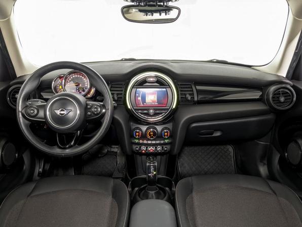 Mini Hatch III (F55/F56) Рестайлинг с пробегом 2019 года, цена 2 095 000 рублей, 43219 км, хэтчбек, Автокод Объявления