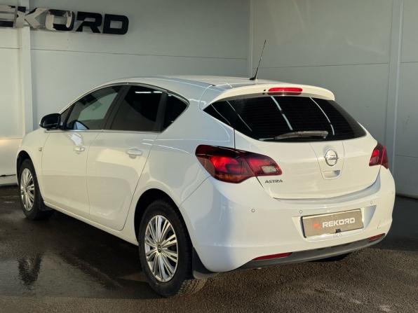Opel Astra J с пробегом 2011 года, цена 669 000 рублей, 258137 км, хэтчбек, Автокод Объявления