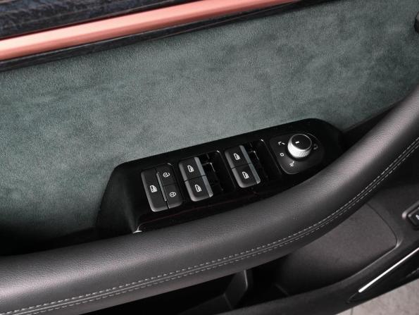 Geely Monjaro I с пробегом 2023 года, цена 3 299 000 рублей, 59764 км, внедорожник, Автокод Объявления