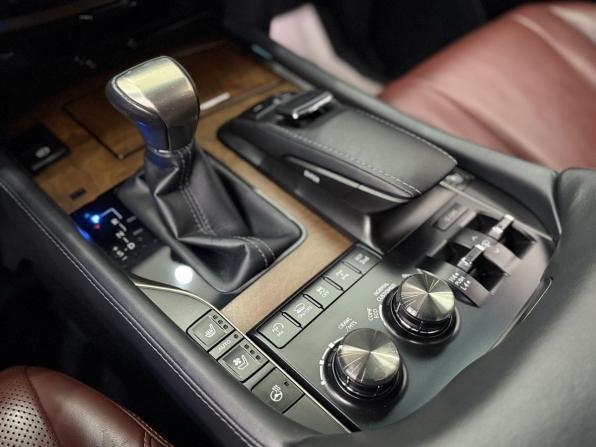 Lexus LX III Рестайлинг 2 с пробегом 2018 года, цена 9 300 000 рублей, 76845 км, внедорожник, Автокод Объявления