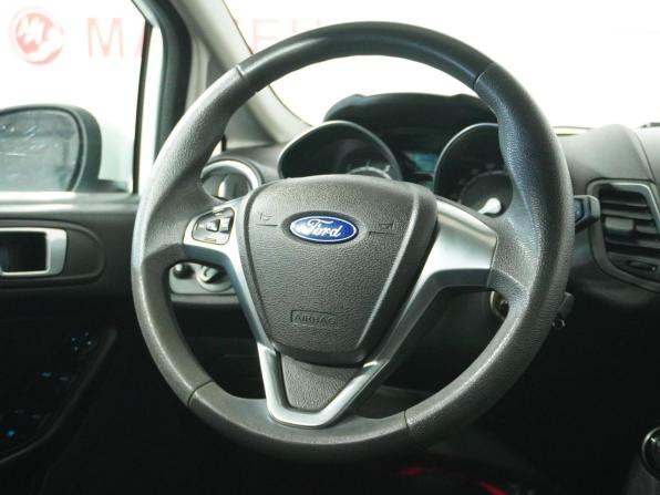 Ford Fiesta Mk6 Рестайлинг с пробегом 2015 года, цена 693 000 рублей, 189265 км, седан, Автокод Объявления