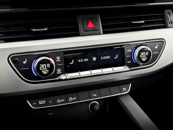 Audi A4 V (B9) Рестайлинг с пробегом 2022 года, цена 3 590 000 рублей, 39147 км, седан, Автокод Объявления