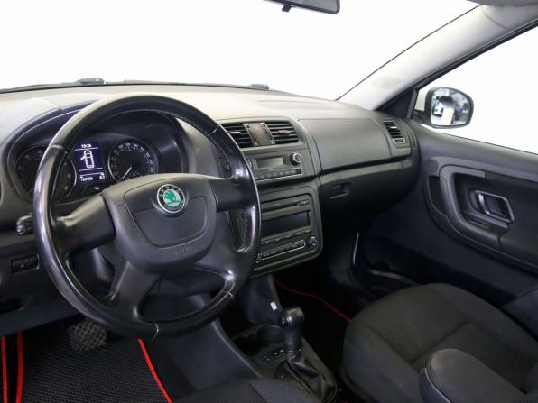 Skoda Fabia II Рестайлинг с пробегом 2011 года, цена 750 000 рублей, 129000 км, хэтчбек, Автокод Объявления
