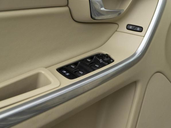 Volvo XC60 I Рестайлинг с пробегом 2015 года, цена 2 545 055 рублей, 189208 км, внедорожник, Автокод Объявления