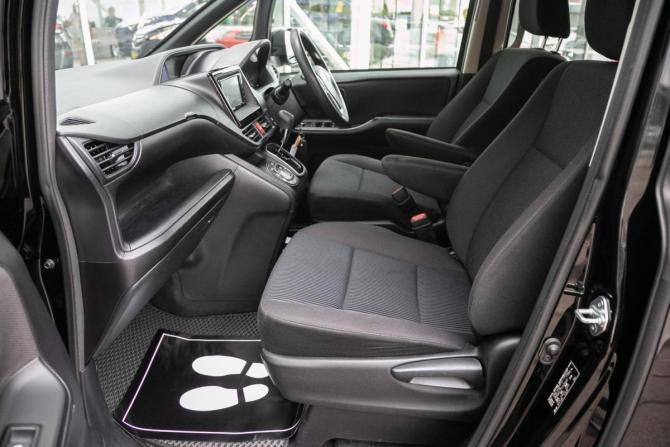 Toyota Noah III (R80) Рестайлинг с пробегом 2018 года, цена 1 987 000 рублей, 128600 км, минивэн, Автокод Объявления