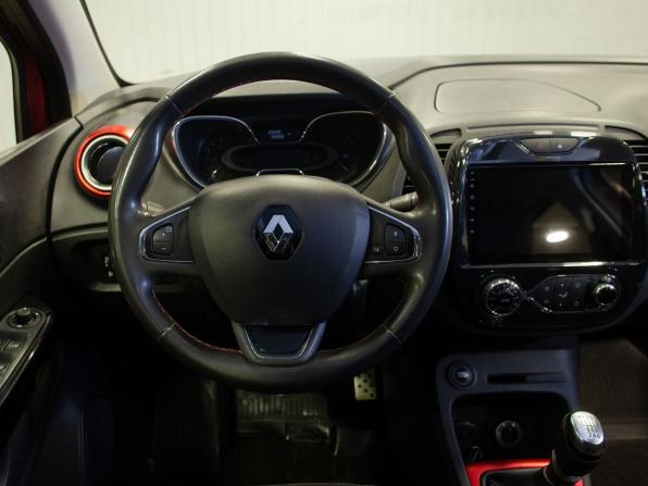 Renault Kaptur I с пробегом 2018 года, цена 1 795 000 рублей, 120290 км, внедорожник, Автокод Объявления