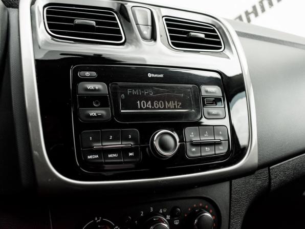 Renault Logan II Рестайлинг с пробегом 2018 года, цена 930 000 рублей, 139083 км, седан, Автокод Объявления