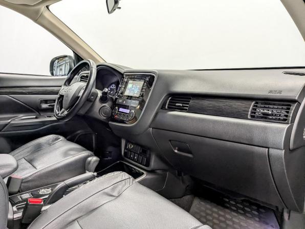 Mitsubishi Outlander III Рестайлинг 2 с пробегом 2017 года, цена 2 050 000 рублей, 120548 км, внедорожник, Автокод Объявления