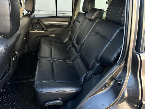 Mitsubishi Pajero IV Рестайлинг 2 с пробегом 2015 года, цена 1 850 000 рублей, 239406 км, внедорожник, Автокод Объявления