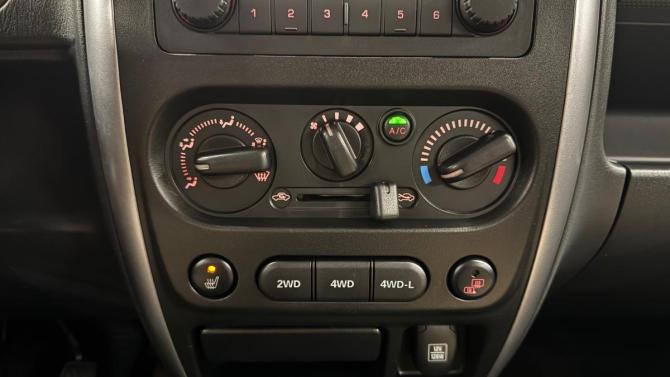 Suzuki Jimny III Рестайлинг 2 с пробегом 2014 года, цена 1 499 000 рублей, 62880 км, внедорожник, Автокод Объявления
