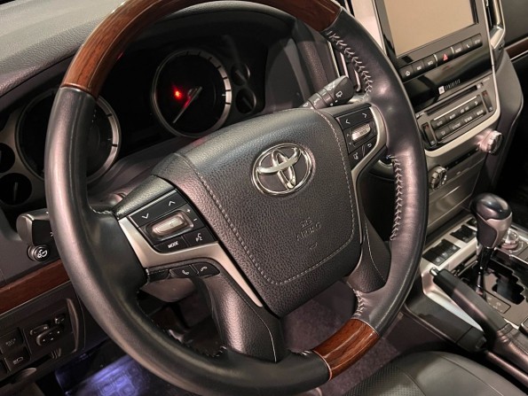 Toyota Land Cruiser 200 Series Рестайлинг 2 с пробегом 2015 года, цена 6 750 000 рублей, 89726 км, внедорожник, Автокод Объявления