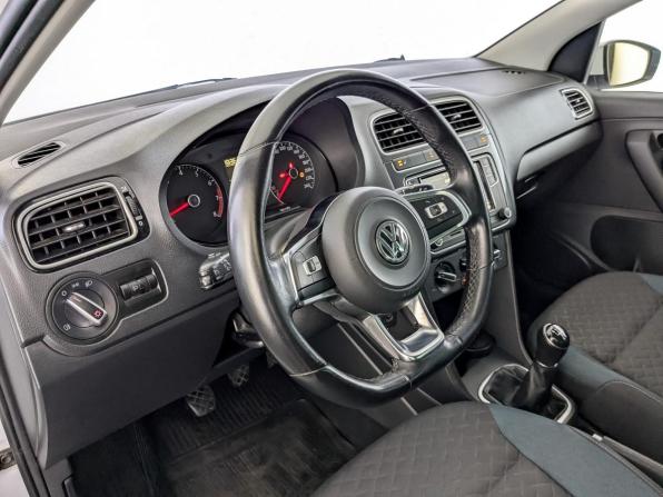 Volkswagen Polo V Рестайлинг с пробегом 2019 года, цена 1 200 000 рублей, 83866 км, седан, Автокод Объявления