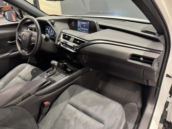 Lexus UX I с пробегом 2021 года, цена 3 379 000 рублей, 32000 км, внедорожник, Автокод Объявления