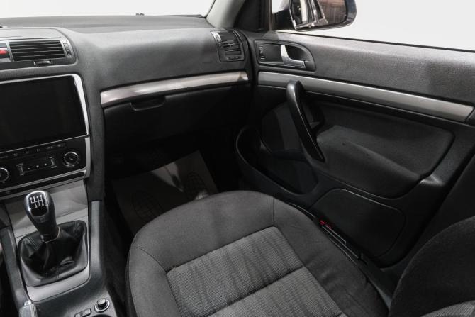 Skoda Octavia II (A5) Рестайлинг с пробегом 2012 года, цена 499 000 рублей, 370000 км, лифтбек, Автокод Объявления