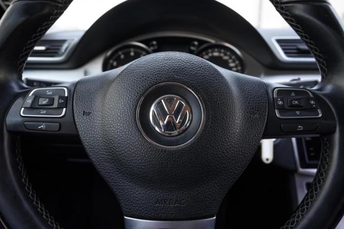 Volkswagen Passat B7 с пробегом 2013 года, цена 1 199 000 рублей, 205242 км, седан, Автокод Объявления