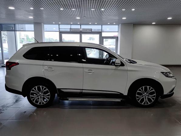 Mitsubishi Outlander III Рестайлинг 2 с пробегом 2016 года, цена 1 460 000 рублей, 176225 км, внедорожник, Автокод Объявления