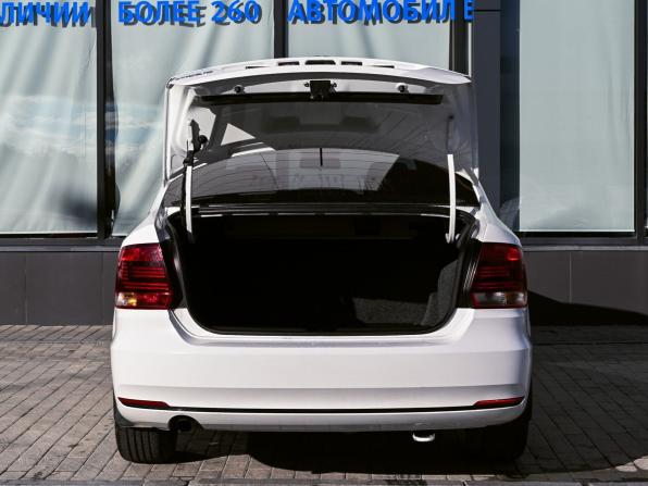 Volkswagen Polo V Рестайлинг с пробегом 2019 года, цена 1 099 000 рублей, 89788 км, седан, Автокод Объявления
