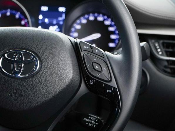 Toyota C-HR I Рестайлинг с пробегом 2020 года, цена 2 249 077 рублей, 17495 км, внедорожник, Автокод Объявления