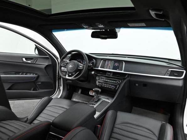 Kia Optima IV Рестайлинг с пробегом 2018 года, цена 1 749 000 рублей, 108000 км, седан, Автокод Объявления
