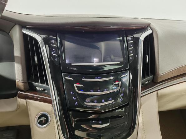 Cadillac Escalade IV с пробегом 2015 года, цена 2 500 000 рублей, 253776 км, внедорожник, Автокод Объявления