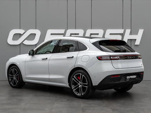 Seres M5 с пробегом 2024 года, цена 3 720 000 рублей, 36239 км, внедорожник, Автокод Объявления