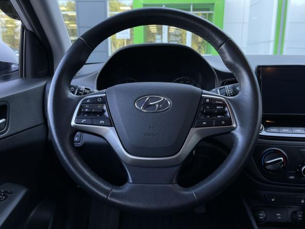 Hyundai Solaris II Рестайлинг с пробегом 2021 года, цена 1 699 000 рублей, 61364 км, седан, Автокод Объявления