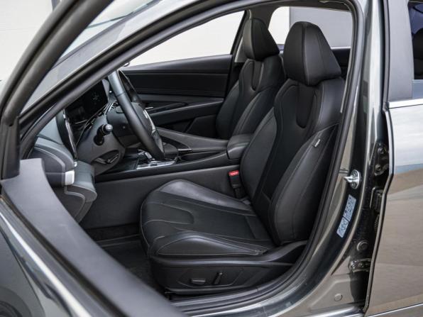 Hyundai Elantra VII (CN7) Рестайлинг с пробегом 2023 года, цена 2 059 000 рублей, 45957 км, седан, Автокод Объявления