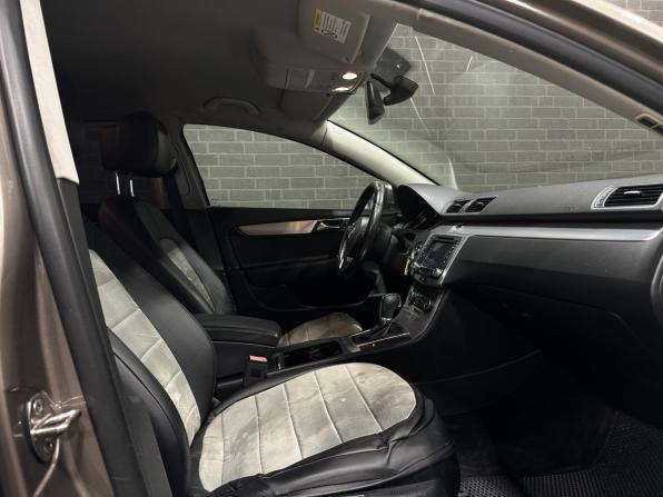 Volkswagen Passat B7 с пробегом 2011 года, цена 1 050 000 рублей, 215717 км, седан, Автокод Объявления