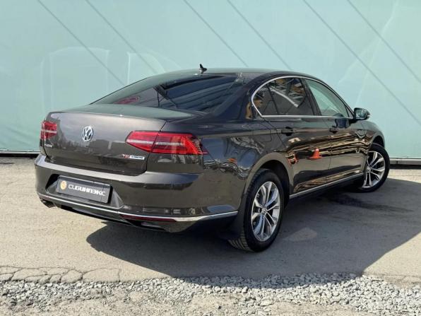 Volkswagen Passat B8 с пробегом 2017 года, цена 1 989 000 рублей, 159555 км, седан, Автокод Объявления