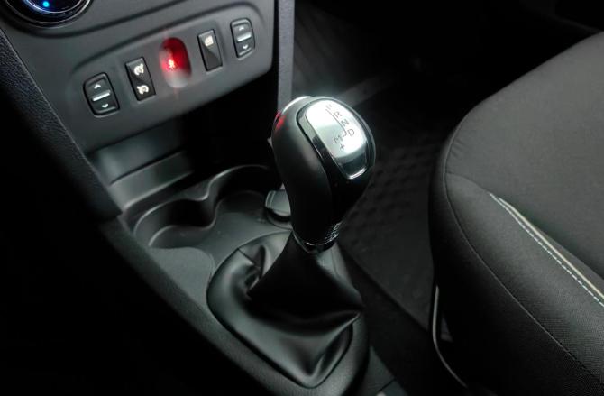 Renault Sandero II Рестайлинг с пробегом 2019 года, цена 1 444 000 рублей, 36658 км, хэтчбек, Автокод Объявления