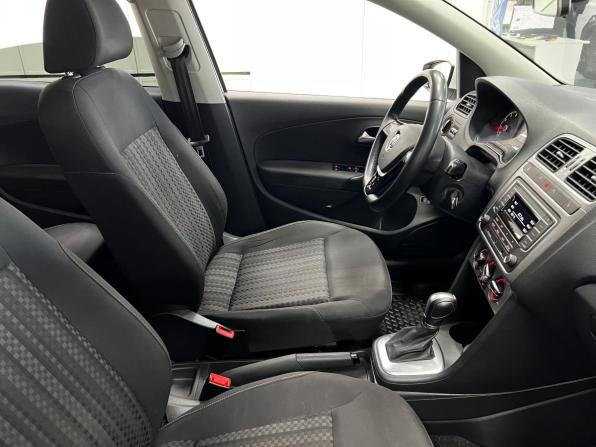 Volkswagen Polo V Рестайлинг с пробегом 2020 года, цена 1 350 000 рублей, 115827 км, седан, Автокод Объявления