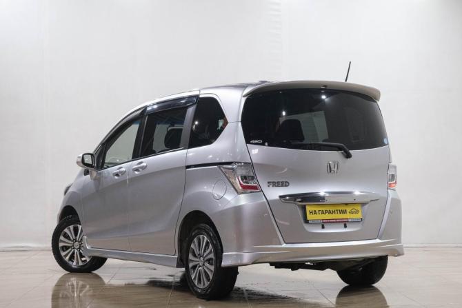 Honda Freed I Рестайлинг с пробегом 2013 года, цена 1 139 000 рублей, 201000 км, компактвэн, Автокод Объявления