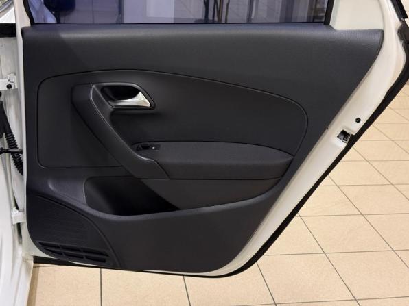 Volkswagen Polo V Рестайлинг с пробегом 2016 года, цена 1 250 000 рублей, 98000 км, седан, Автокод Объявления