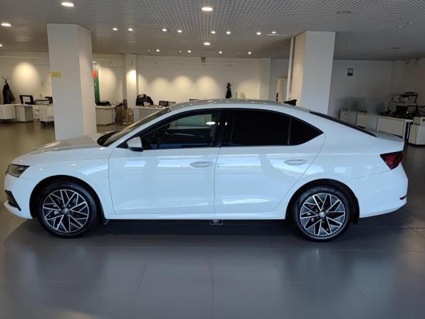 Skoda Octavia IV (A8) с пробегом 2021 года, цена 2 423 000 рублей, 88155 км, лифтбек, Автокод Объявления