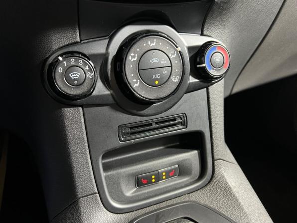 Ford Fiesta Mk6 Рестайлинг с пробегом 2016 года, цена 947 000 рублей, 58128 км, хэтчбек, Автокод Объявления